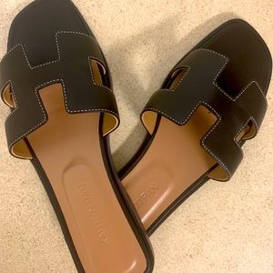 Brand new Kaitlyn Pan sandals‼️